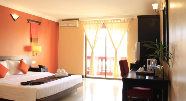 Двухместный номер Superior с балконом Mekong Angkor Palace Inn