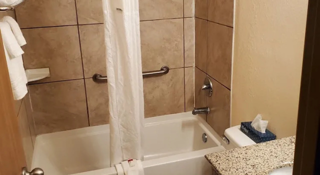 Четырёхместный номер Standard Super 8 by Wyndham La Vale/Cumberland Area