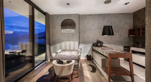 Номер Standard Пентхаус с 3 комнатами с балконом и с видом на озеро Senses Violett Suites