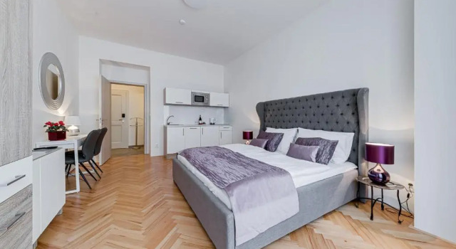 Апартаменты с балконом Gold Art Apartments
