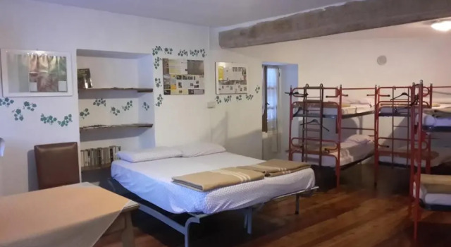 Кровать в общем номере B&B La Miando