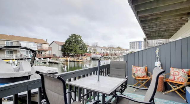 Апартаменты Harbor-view Balcony, Walk to Beach: Ocean City Gem