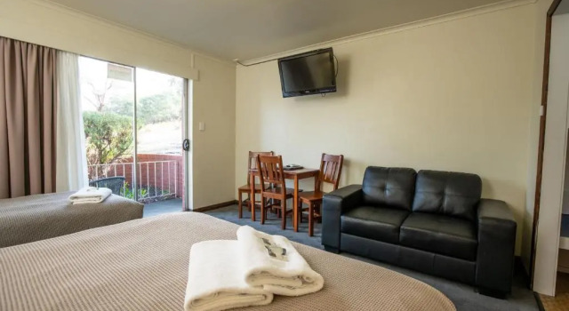 Трёхместный номер Standard City View Motel