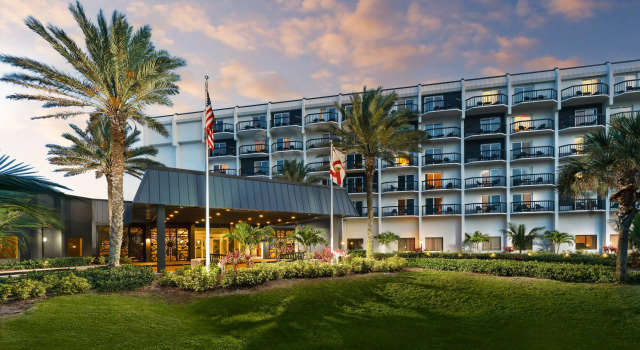 Hilton Garden Inn Cocoa Beach Oceanfront, Varaa Hotelli Hotellit Space Coast pysäköinnillä, Pysäköinti