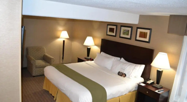 Люкс Garner Hotel Brockton - Boston by IHG