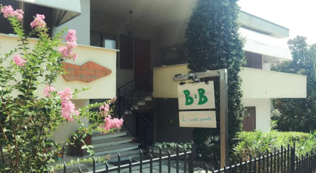 Le sorelle gemelle B&B, Book Bed and Breakfast Hoteller i Castellalto med pool, Swimmingpool