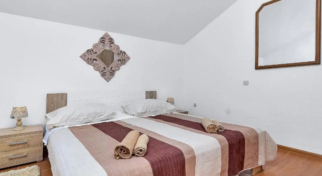 Holiday home Nadea - with private pool, Buchen Sie Hotel Hotels in Gespanschaft Split-Dalmatien mit Pool, Schwimmbad
