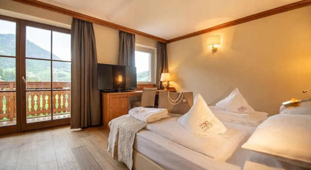 Двухместный номер Superior с балконом Alpin & Vital Hotel La Perla