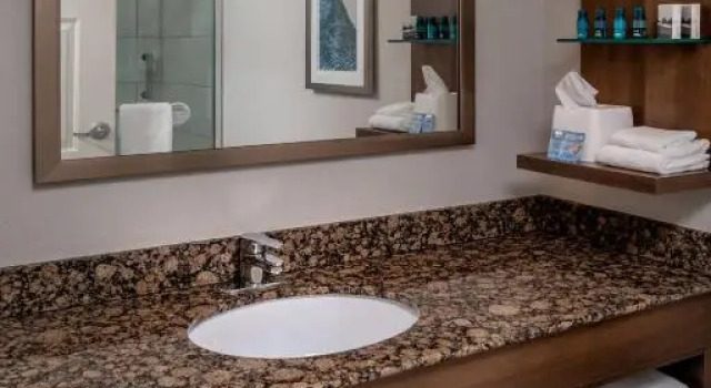 Четырёхместный люкс Executive Delta Hotels Huntington Mall