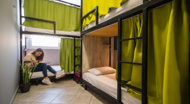 Bedway Athens Hostel, Забронировать Хостел Афины Острова Саронического залива - Аттика, рядом с Дафни