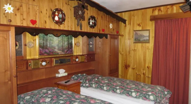 Кровать в общем номере Karelia Alpine Lodge