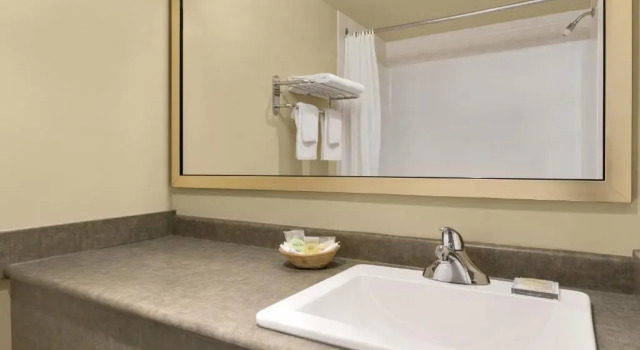 Doppel Zimmer Colonial Square Inn & Suites