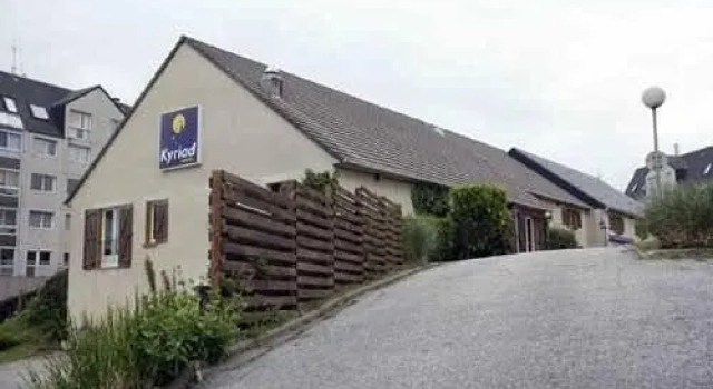 Кровать в общем номере SHELDER Hôtel - CHERBOURG EN COTENTIN - Equeurdreville