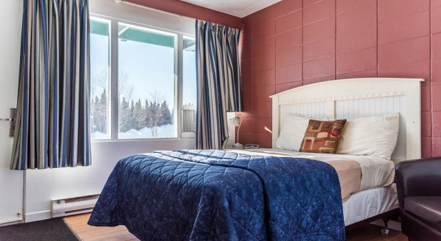 Hotel La Caravelle, Rezerwuj Hotel Hotele w Manicouagan z parkingiem, Parking