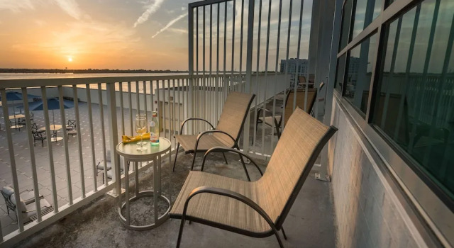 Четырёхместный номер Executive с балконом и с видом на реку Hilton Baton Rouge Capitol Center