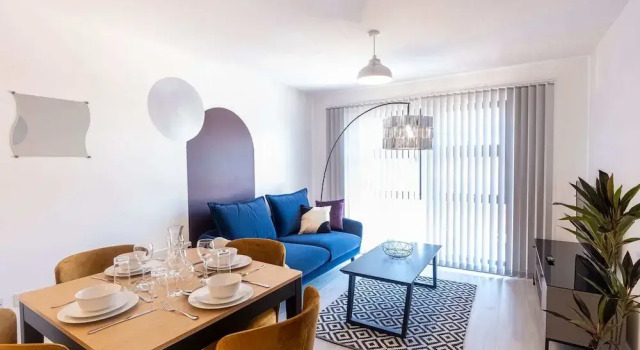 Victoria Square Two-bed Accommodation by Belvilla, Забронировать Апартаменты/квартира Отели Бирмингема с парковкой, рядом с Океанариум «Национальный центр морской жизни», Парковка