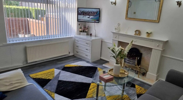 Коттедж Modern 2-Bed Home - Private Garden Parking & WiFi