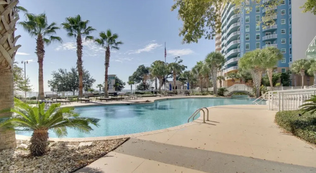Апартаменты с 3 комнатами с балконом Gulfport Condo With Views: Walk to Beach