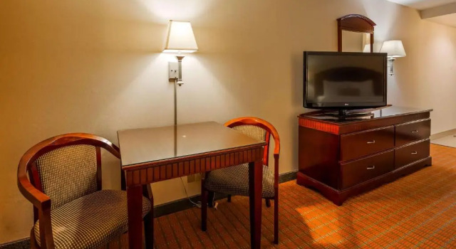 Четырёхместный номер Deluxe Best Western Plus West Covina Inn