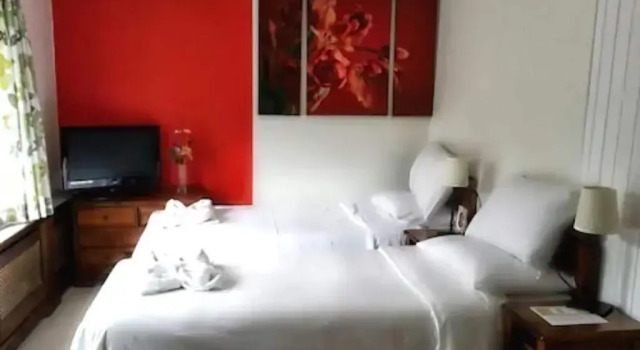 Rosemead Guest House, Забронировать Гостевой дом Отели High Weald с парковкой, Парковка