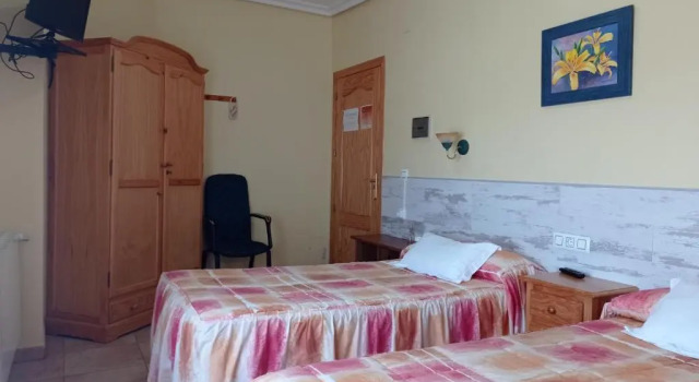 Hostal Almenara, Забронировать Отель Патерна-дель-Мадера 