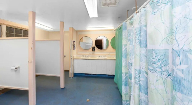 Кровать в общем номере (женский номер) HI Marthas Vineyard Hostel