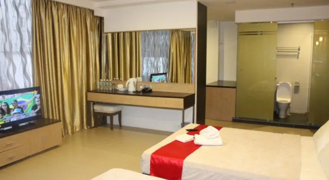 Кровать в общем номере T Hotel Jalan Tar