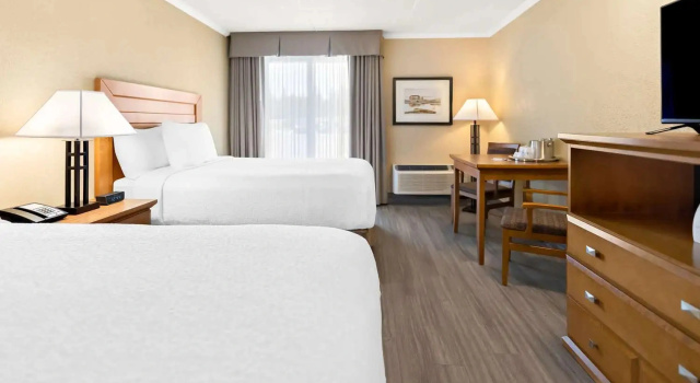 Четырёхместный номер Standard Цокольный этаж Best Western Plus NorWester Hotel & Conference Centre