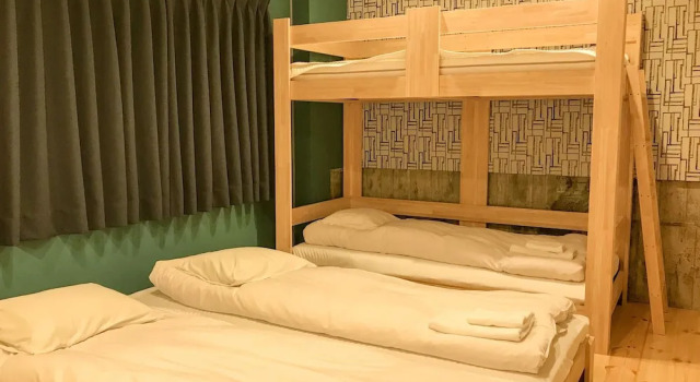 Konyamachi Guest House Kuku, Забронировать Хостел Хостелы Такамацу, рядом с Район Санпорт Такамацу, Хостел