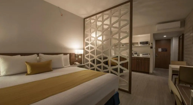 Двухместный люкс Microtel Inn & Suites by Wyndham Guadalajara Sur