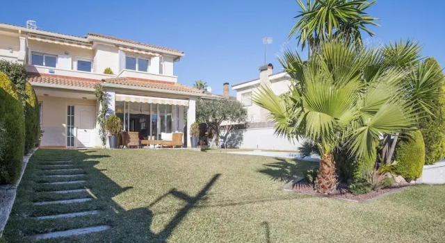 Belvilla by OYO Casa Linda, Забронировать Вилла Виллы El Baix Penedès, Вилла