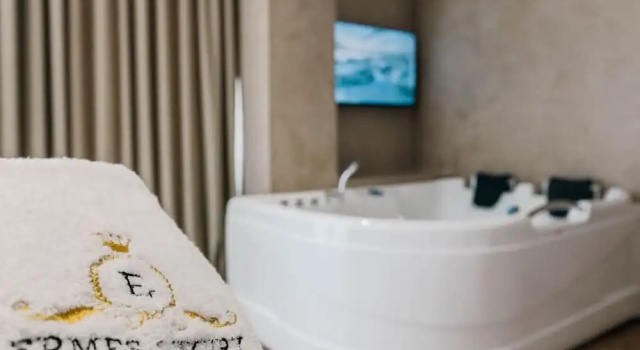 Апартаменты Ermes Deluxe Suite With Balcony