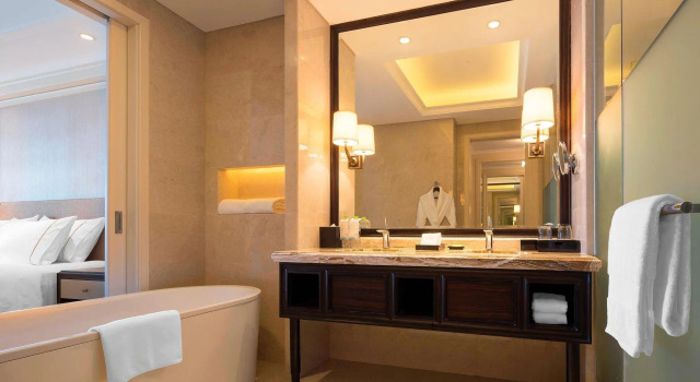 Двухместный номер Standard с балконом и с частичным видом на море The Westin Zhujiajian Resort, Zhoushan
