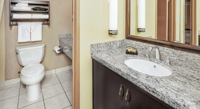 Четырёхместный номер Standard Best Western Plus Redondo Beach Inn