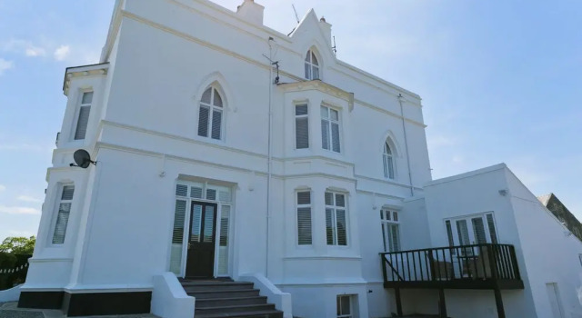 Eryl Mor, Book Hotel Menai Bridge Anglesey