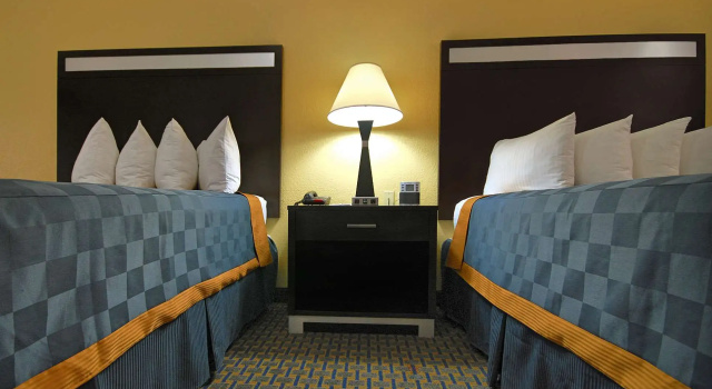 Четырёхместный номер Standard Americas Best Value Inn Sinton