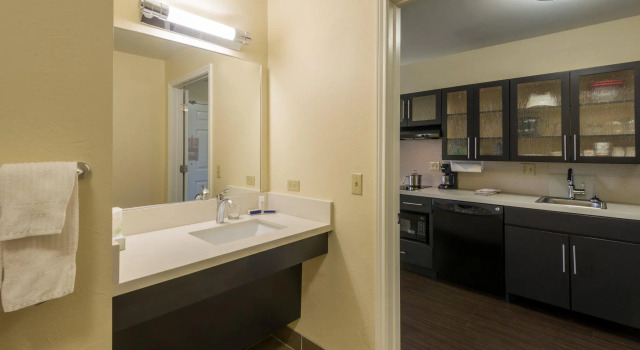 Двухместный люкс Candlewood Suites Del City by IHG