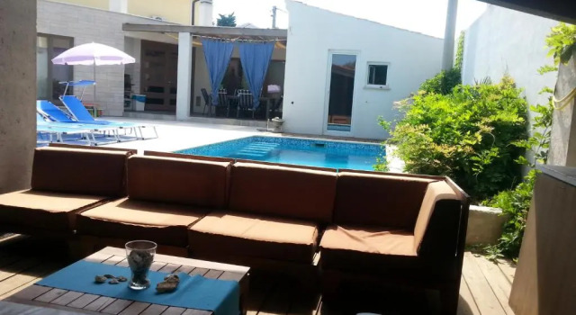 Коттедж с 3 комнатами Holiday Homes Mare