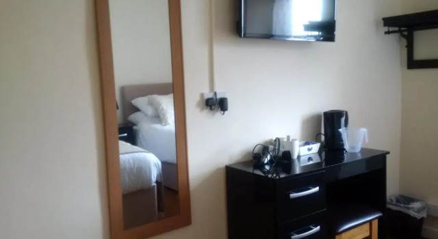 The Edinburgh Castle, Book Hotel Hoteller i Holyhead med parkering, Parkering