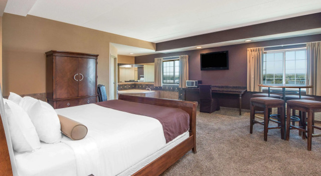 Microtel Inn & Suites by Wyndham Quincy Downtown - River Area, Забронировать Отель Отели Куинси с парковкой, Парковка
