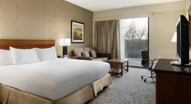 Номер Standard DoubleTree by Hilton Hotel & Executive Meeting Center Somerset