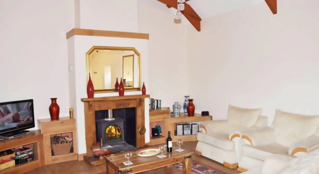 Charming barn conversion with wood burner near Looe