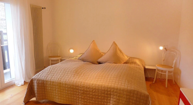 Chesa Vuorcha Zuoz in Zuoz, Rezervați Apartament Zuoz 