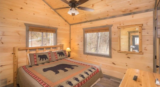 Black Bear Lookout 2 Bedroom Home by Redawning