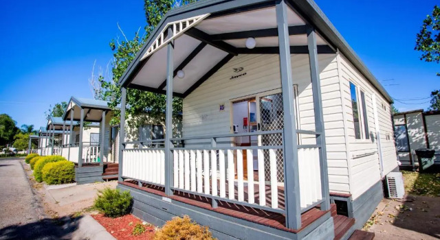Номер Standard с видом на озеро Yarrawonga Mulwala Holiday Park