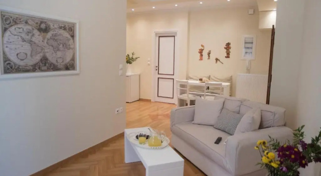 Апартаменты с балконом Living near Acropolis by Sylvia Staikou 2nd & 3d floor