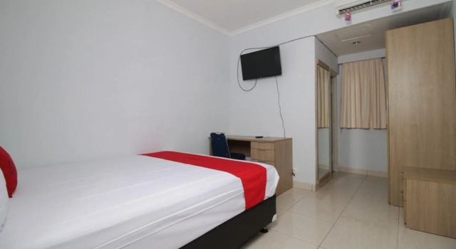 RedDoorz near Lippo Village 3, Varaa Hotelli Curug West Java