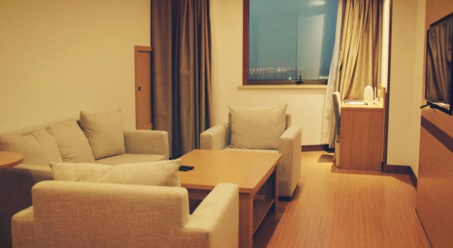 Двухместный люкс Business с видом на улицу GreenTree Inn Shaoxing Binhai New City Dongsen Commercial Square Hotel