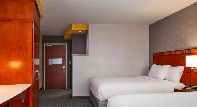 Четырёхместный номер Standard Courtyard Medford Airport
