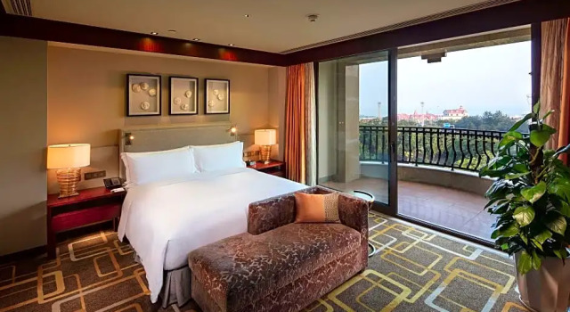 Двухместный люкс Deluxe c 1 комнатой с видом на океан Hilton Qingdao Golden Beach